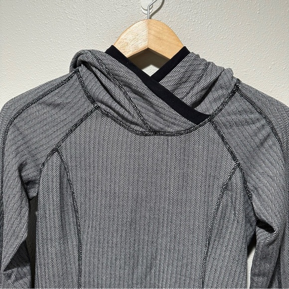 Lululemon Think Fast Hoodie - Picture 5 of 11